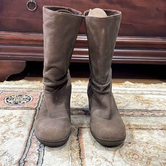 Keen Brown Heeled Boots - Picture 2 of 12